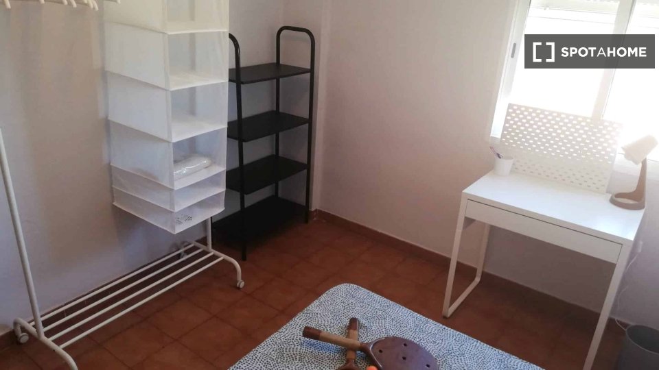 Double room Valencia, 3 beds — photo 10