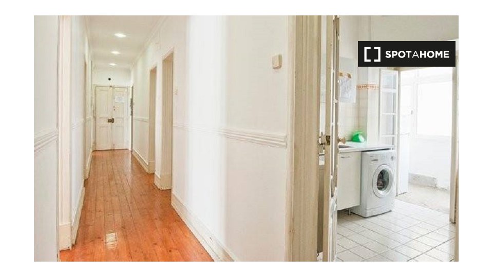 Double room Lisbon, 6 beds — photo 24