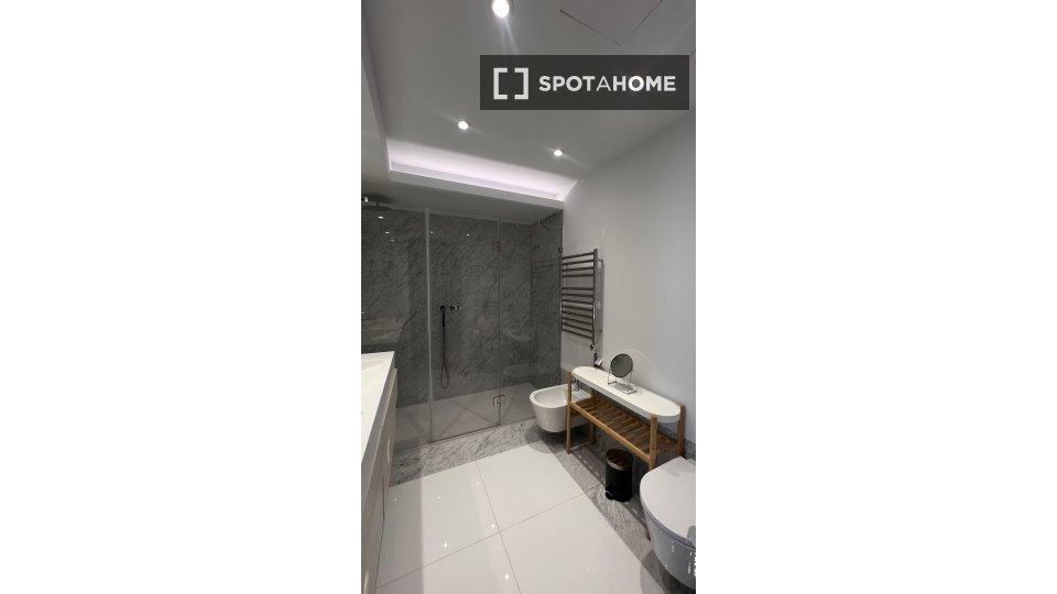 Apartment Lisbon, 2 beds, 108m² — photo 12