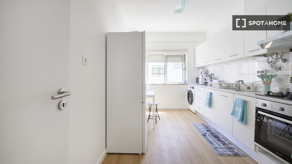 Apartment Lisbon, 2 beds, 80m² — photo 5