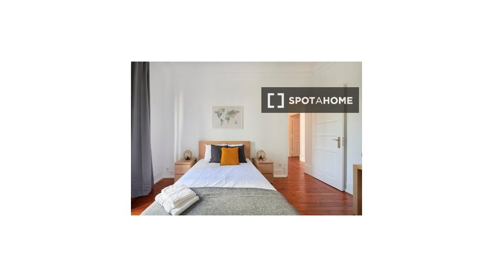 Double room Lisbon, 4 beds — photo 16