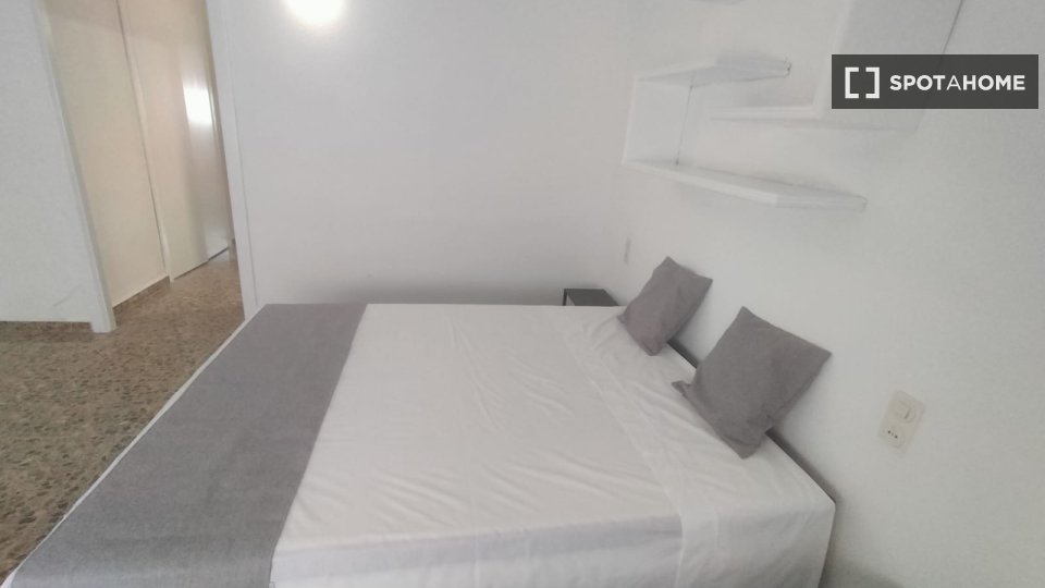 Double room Valencia, 4 beds, 120m² — photo 17