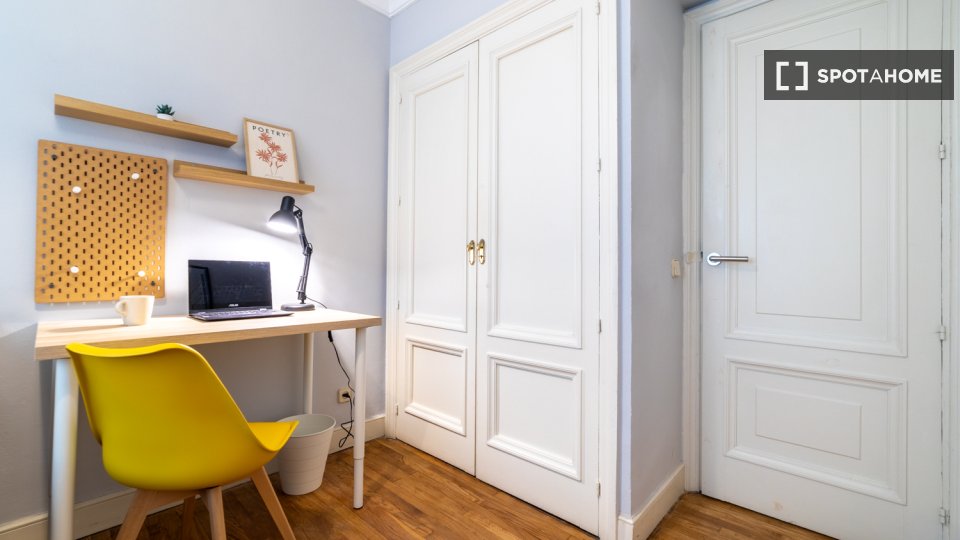 Double room Madrid, 13 beds, 301m² — photo 5