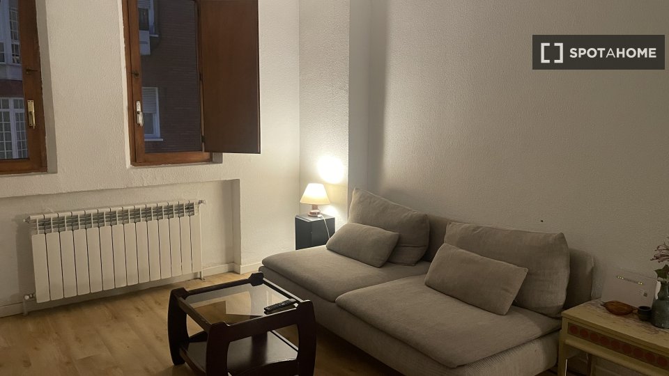 Double room Madrid, 1 bed, 80m² — photo 2