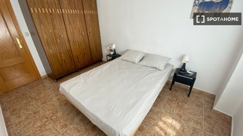 Double room Madrid, 3 beds — photo 20