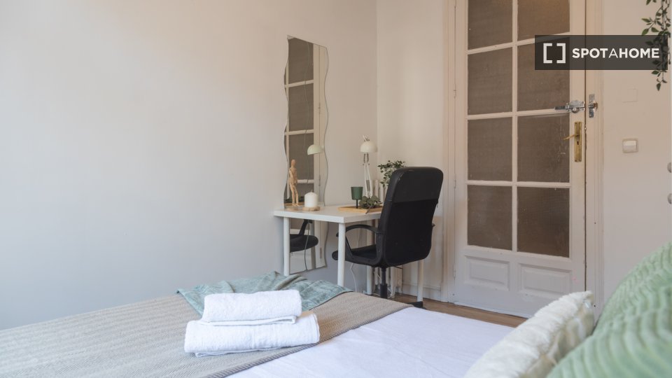 Double room Madrid, 7 beds, 100m² — photo 38