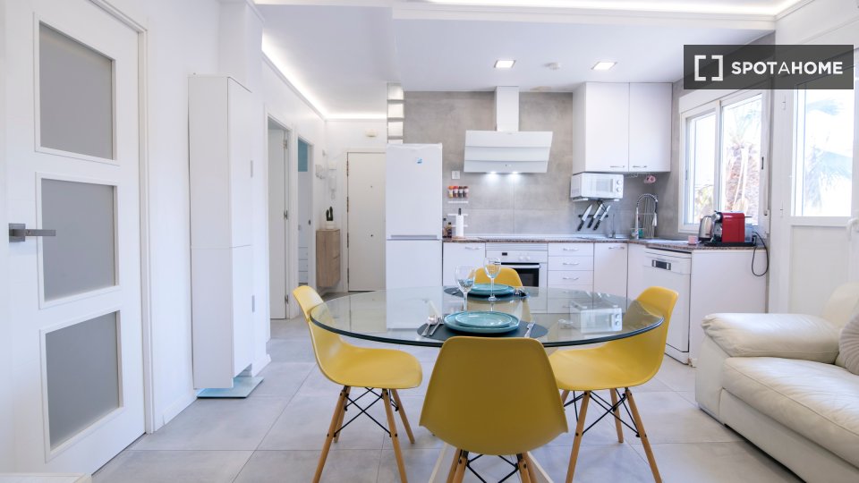 Double room Valencia, 3 beds, 65m² — photo 46