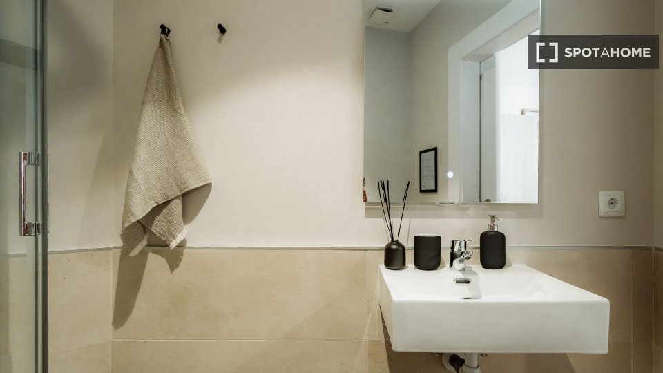 Double room Barcelona, 6 beds, 175m² — photo 19