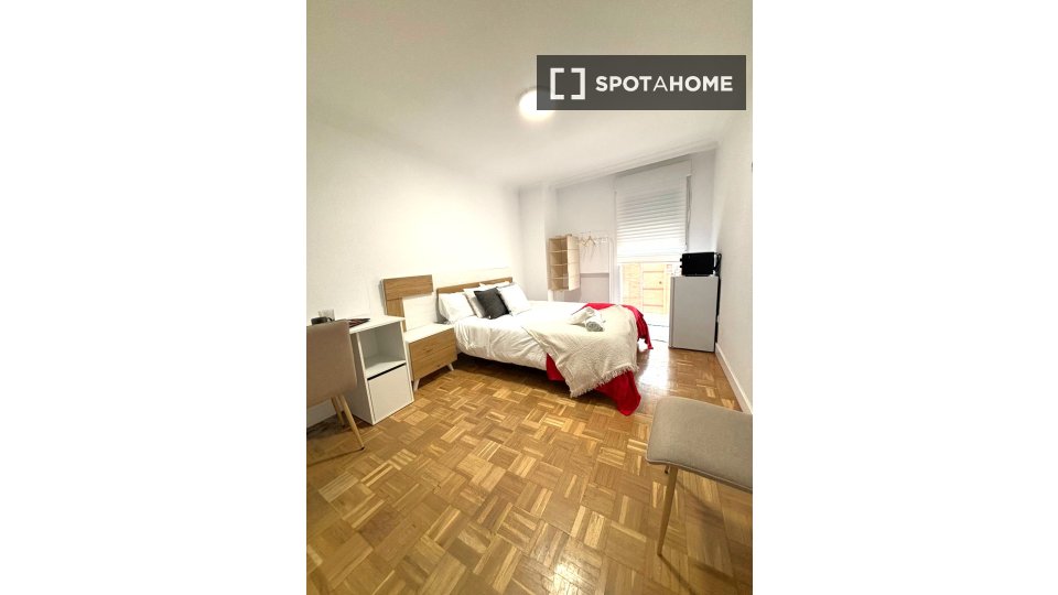 Double room Madrid, 8 beds, 160m² — photo 23