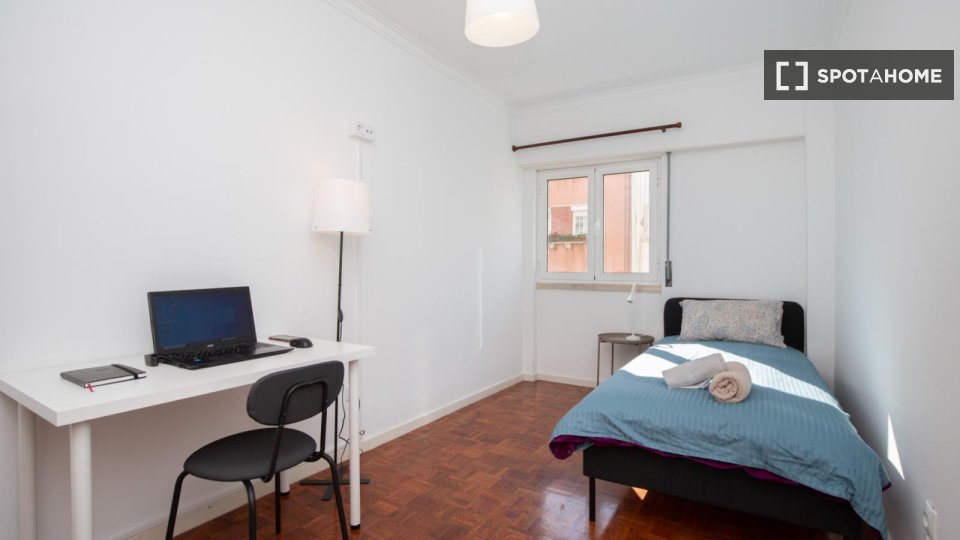 Double room Lisbon, 4 beds, 100m² — photo 13
