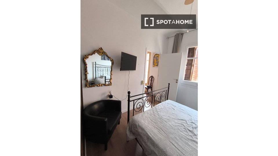 Double room Barcelona, 3 beds — photo 21