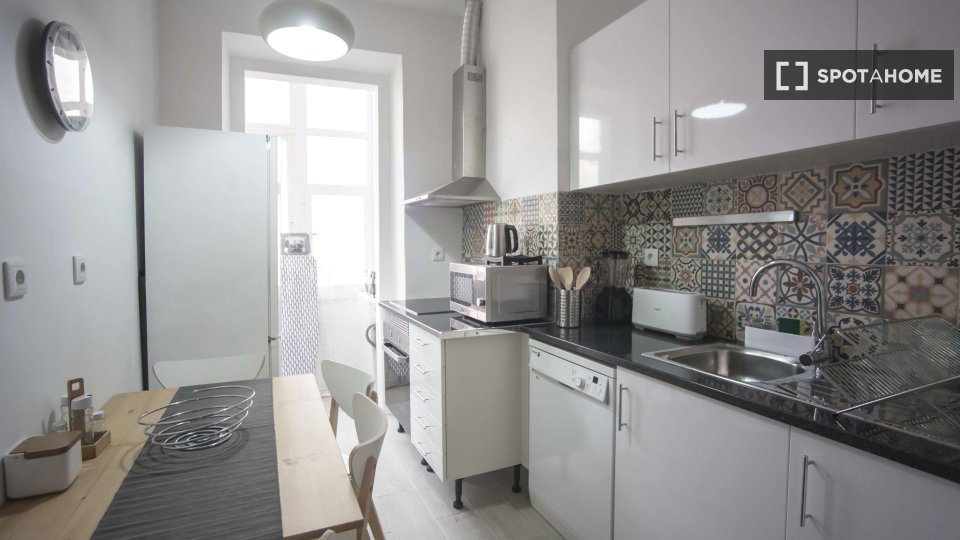 Double room Lisbon, 4 beds — photo 17