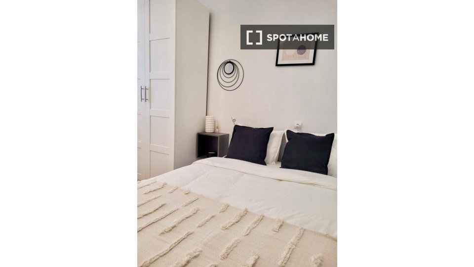 Double room Madrid, 5 beds — photo 9