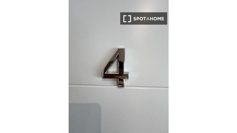 Double room Madrid, 5 beds, 140m² — photo 11