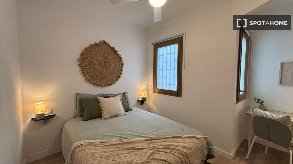Double room Barcelona, 4 beds, 85m² — photo 17
