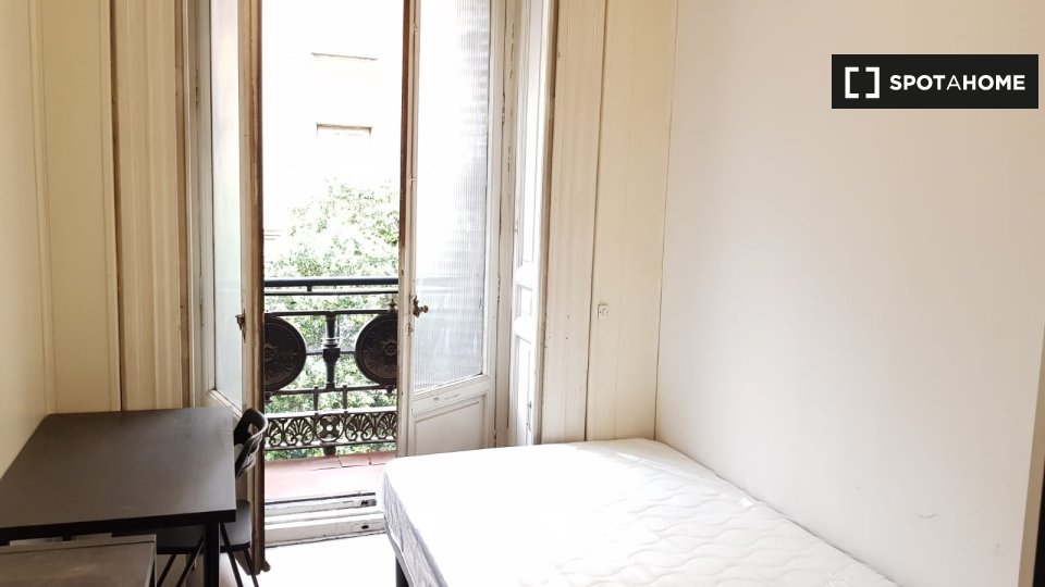 Double room Madrid, 8 beds, 170m² — photo 4