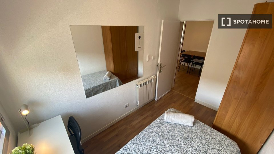 Double room Madrid, 3 beds — photo 3