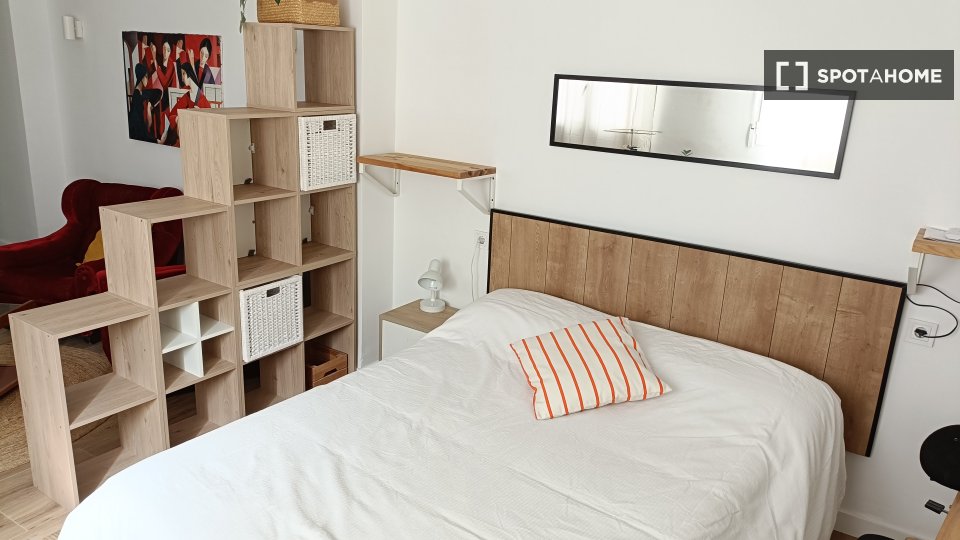 Double room Valencia, 1 bed, 155m² — photo 7