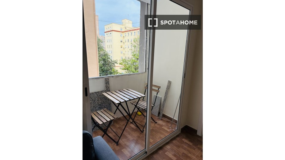 Double room Valencia, 3 beds, 110m² — photo 7