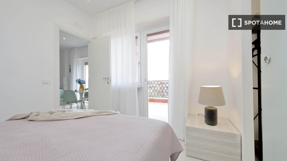 Apartment Rome, 1 bed — photo 2