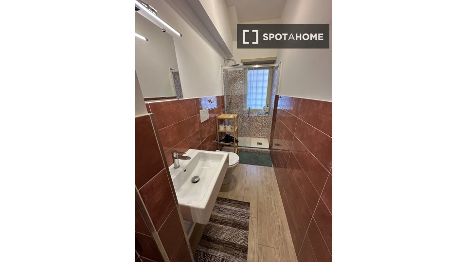 Double room Rome, 1 bed, 108m² — photo 2
