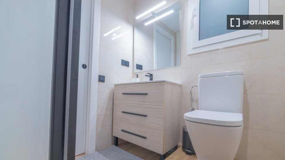 Double room Barcelona, 7 beds, 200m² — photo 8