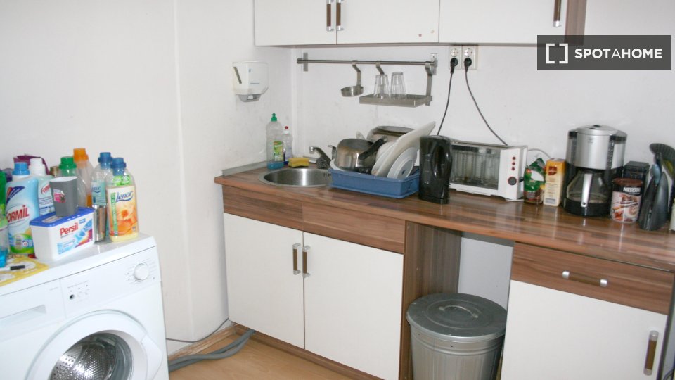 Double room Berlin, 6 beds, 158m² — photo 2