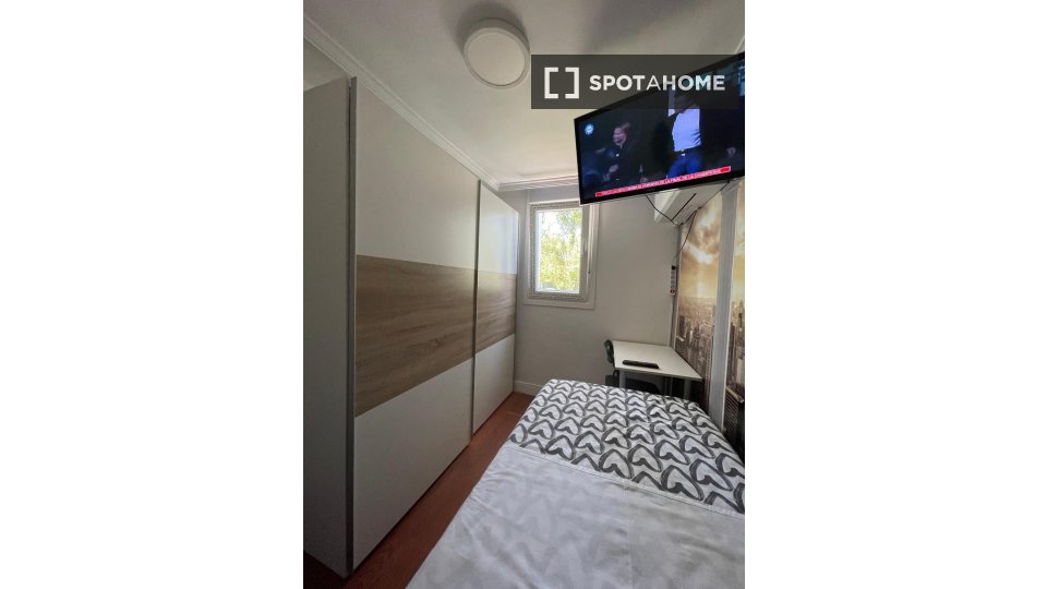 Double room Madrid, 3 beds — photo 28