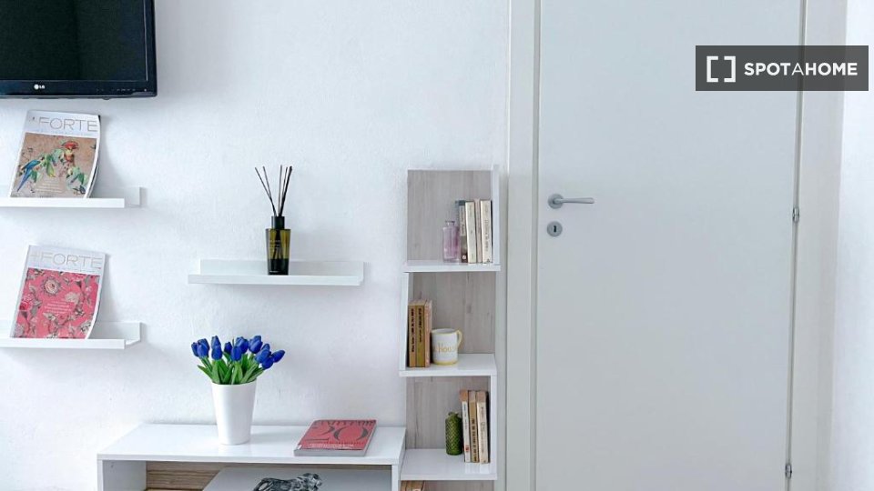 Apartment Milan, 1 bed — photo 2