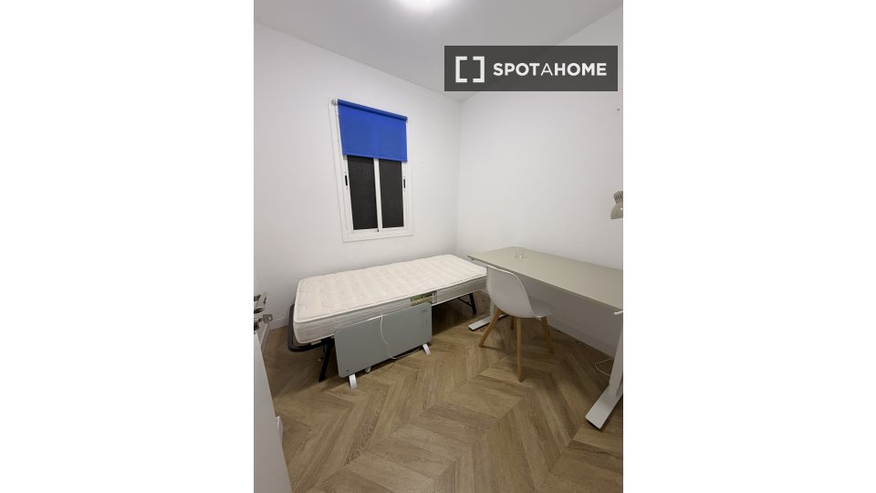 Habitación en piso compartido en El Poble Sec, Barcelona.
