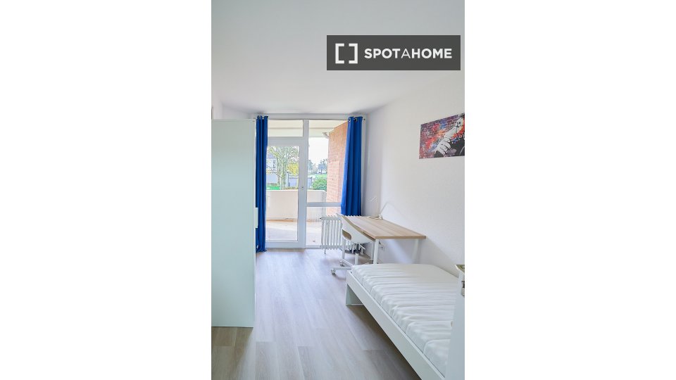 Double room Dusseldorf, 3 beds, 61m² — photo 12