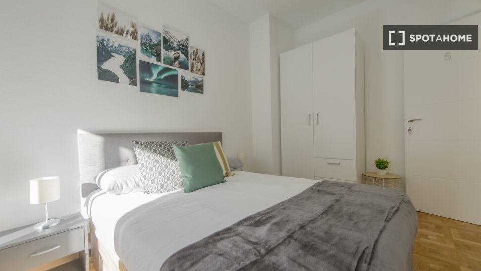 Double room Madrid, 9 beds, 220m² — photo 4