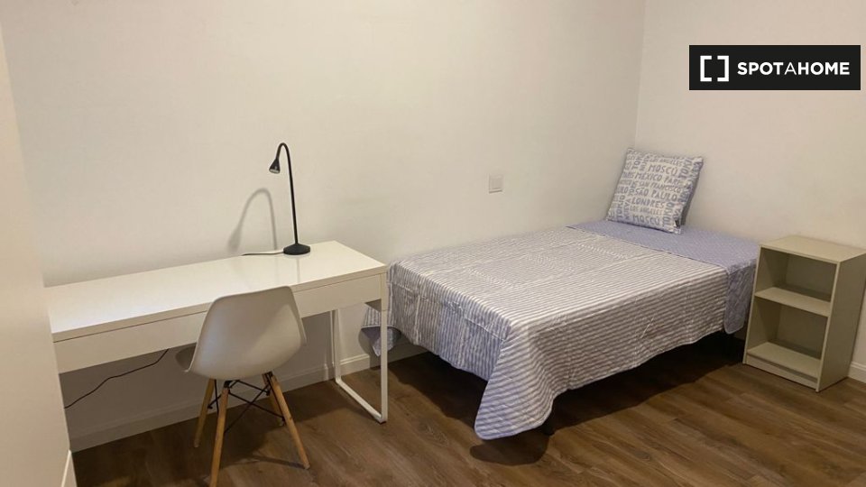 Double room Madrid, 4 beds, 98m² — photo 18