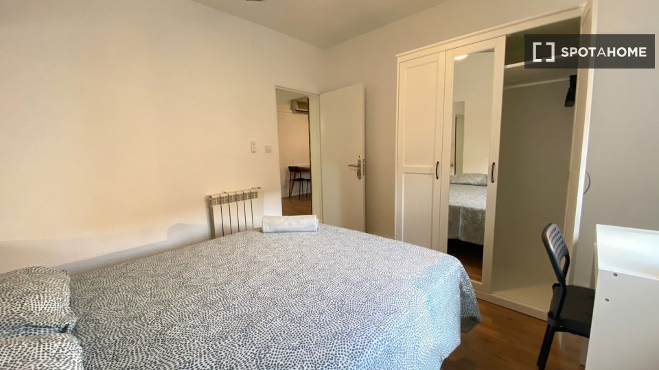 Double room Madrid, 3 beds — photo 4