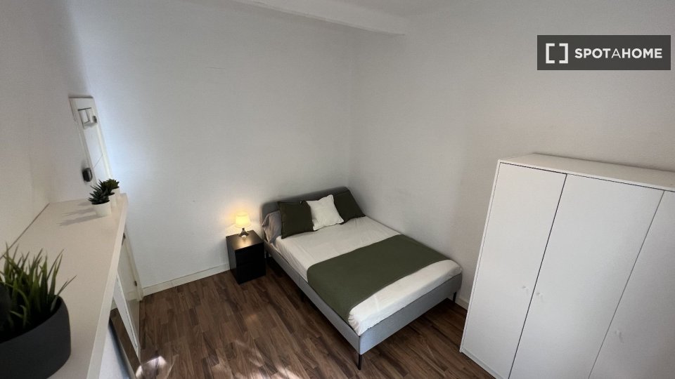 Double room Madrid, 4 beds, 120m² — photo 6
