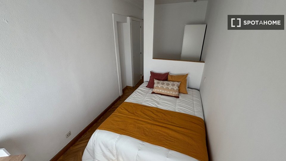 Double room Madrid, 9 beds, 200m² — photo 3
