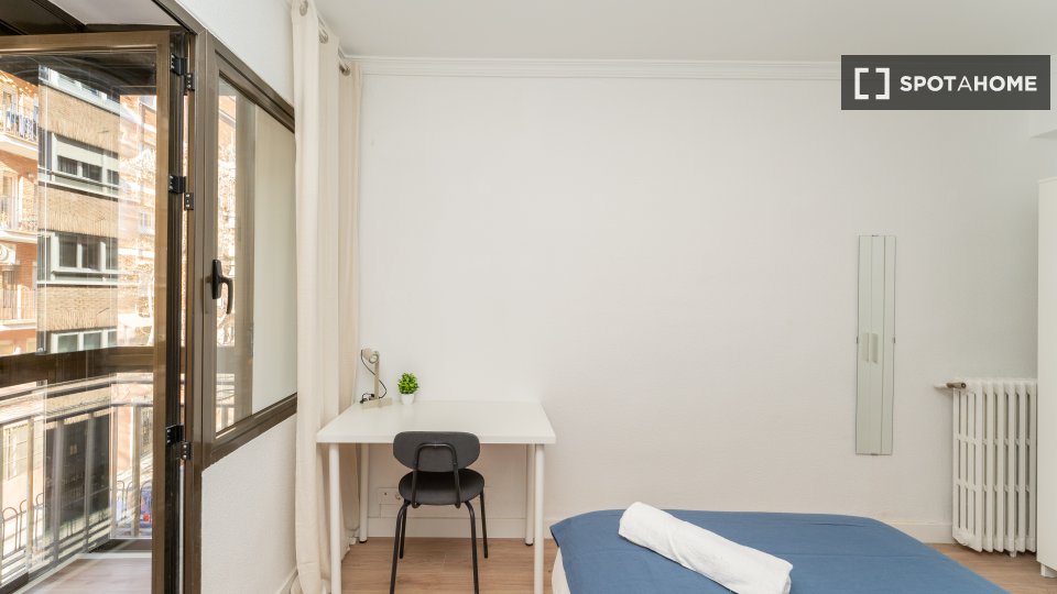 Double room Madrid, 5 beds — photo 19