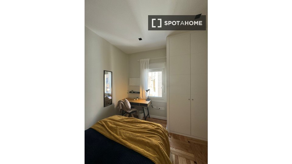 Double room Madrid, 8 beds, 139m² — photo 16