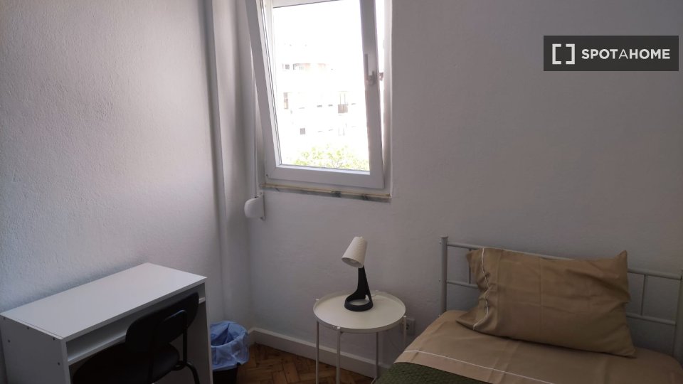 Double room Lisbon, 4 beds — photo 7