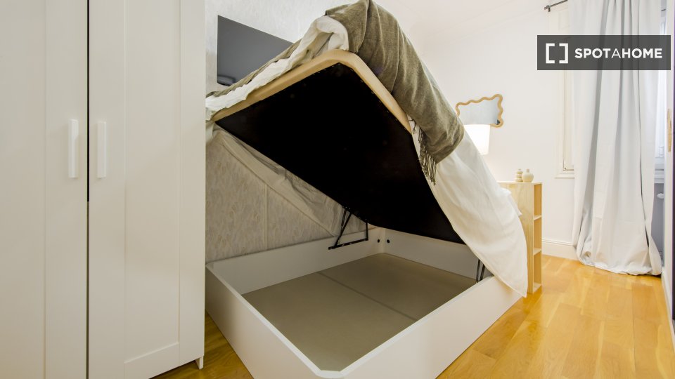 Double room Madrid, 13 beds, 266m² — photo 3