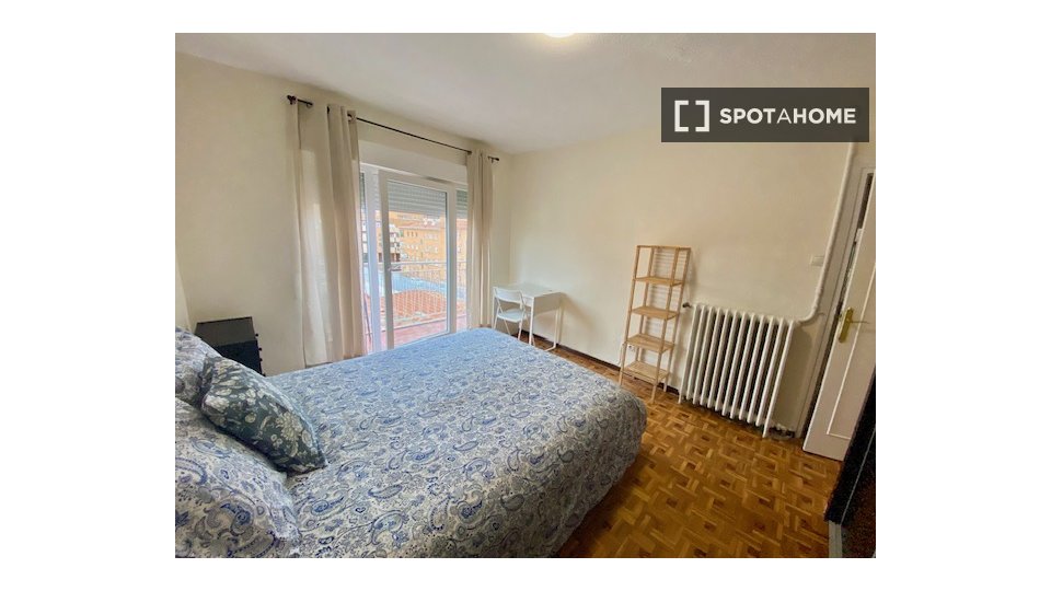 Double room Madrid, 3 beds — photo 4
