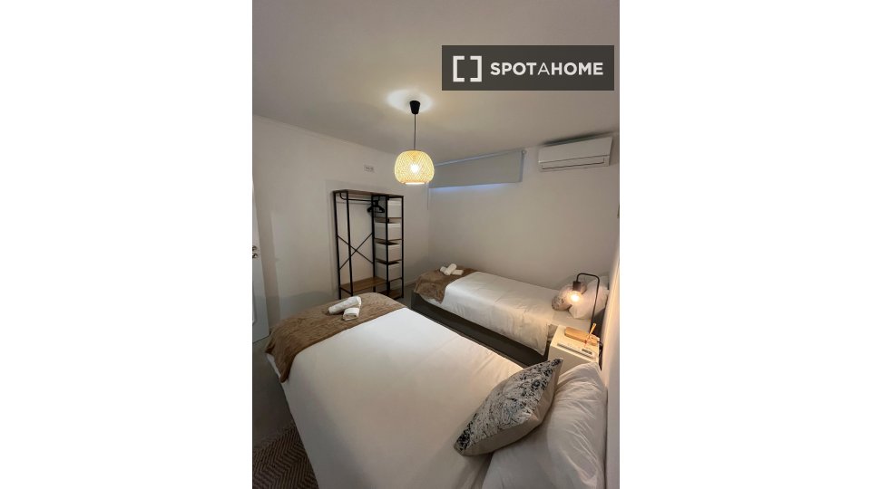 Double room Porto, 3 beds, 85m² — photo 7