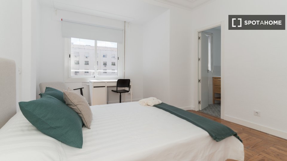 Double room Madrid, 10 beds, 380m² — photo 5