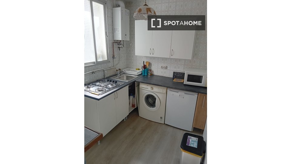 Double room Madrid, 3 beds, 75m² — photo 25