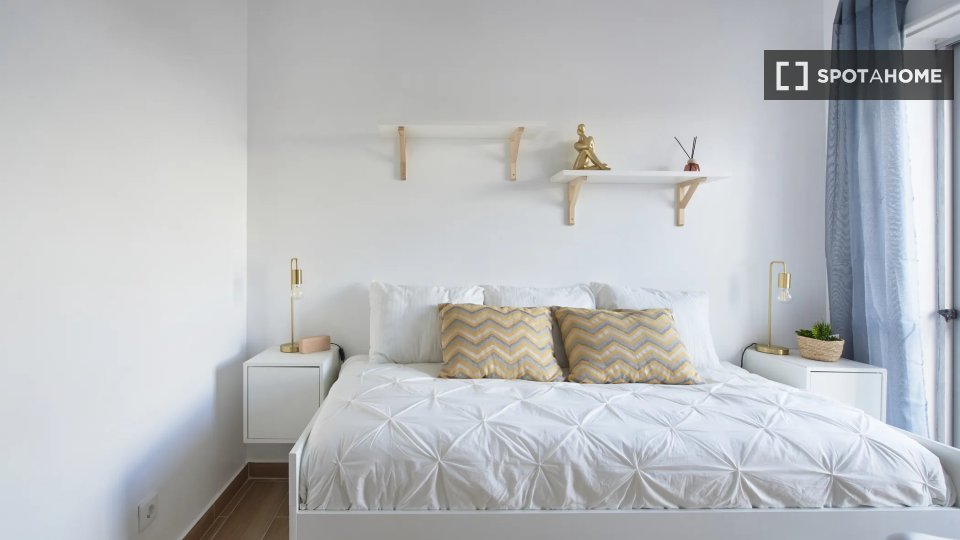Double room Lisbon, 4 beds — photo 11