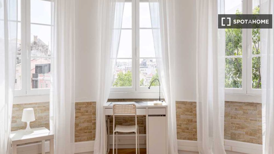 Double room Lisbon, 13 beds — photo 19