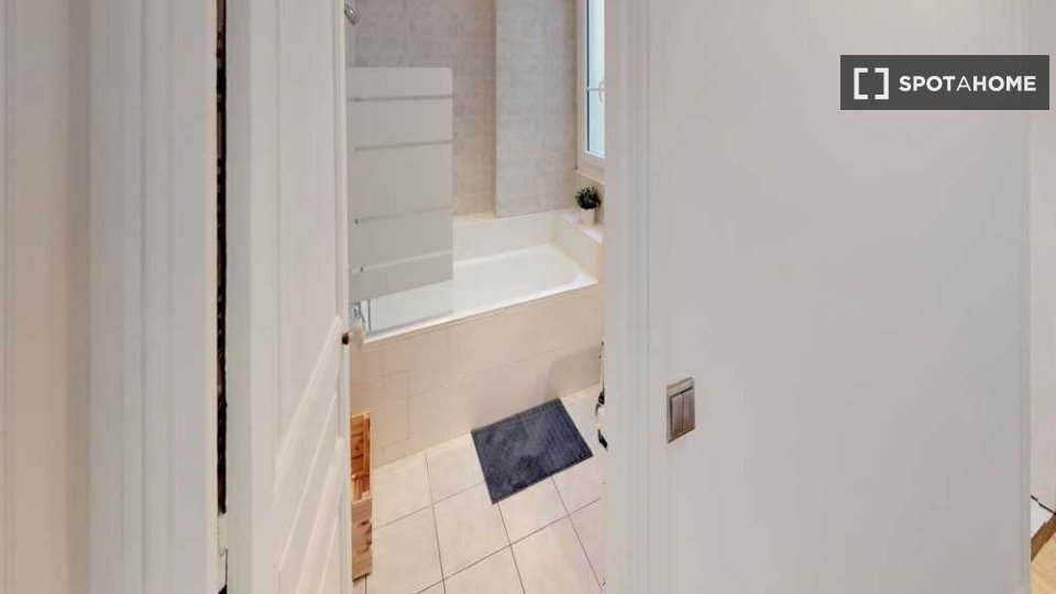 Double room Paris, 6 beds, 120m² — photo 14