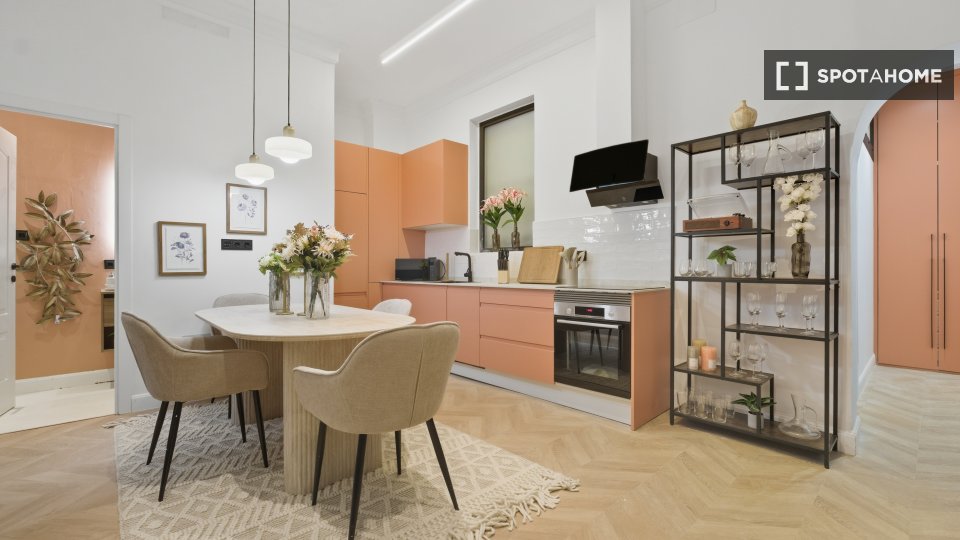 Double room Madrid, 3 beds, 82m² — photo 5