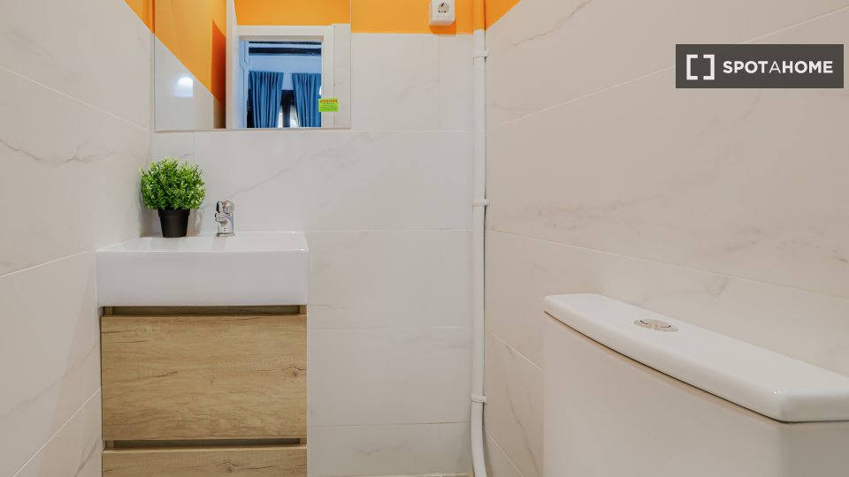Double room Barcelona, 5 beds — photo 15
