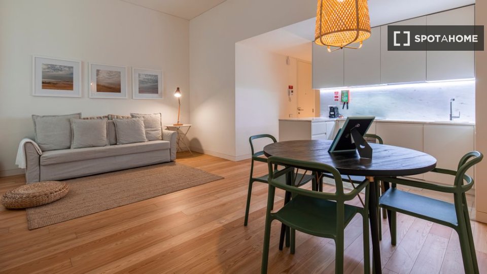 Apartment Lisbon, 1 bed — photo 1